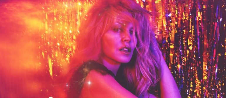 Kylie Minogue 50 yaşında Golden Tur’a çıktı