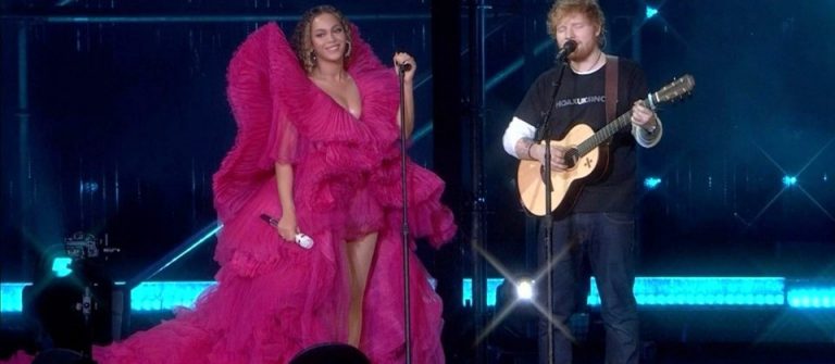 Beyonce’nin sahne kostümü sosyal medyanın diline düştü