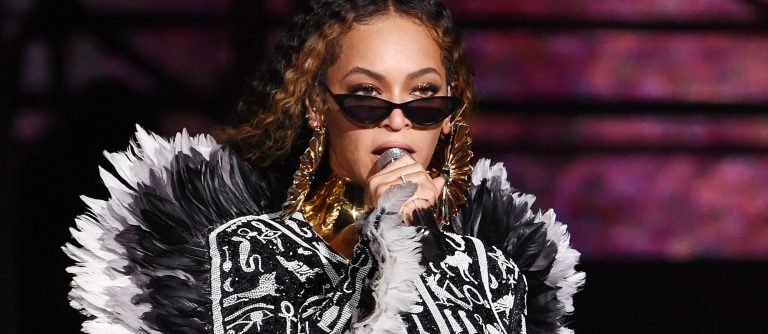 Beyonce rap performansıyla büyüledi