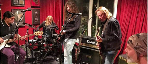 Metallica, Foo Fighters ve Iron Maiden üyeleri ayni stüdyoda