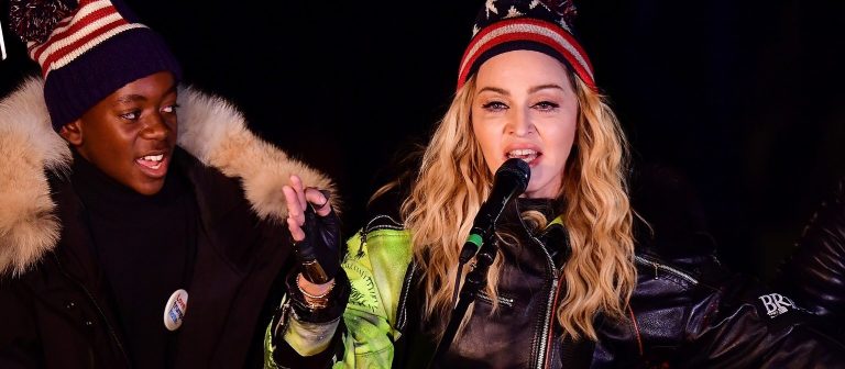 Madonna’dan sahnede yeni yıl sürprizi
