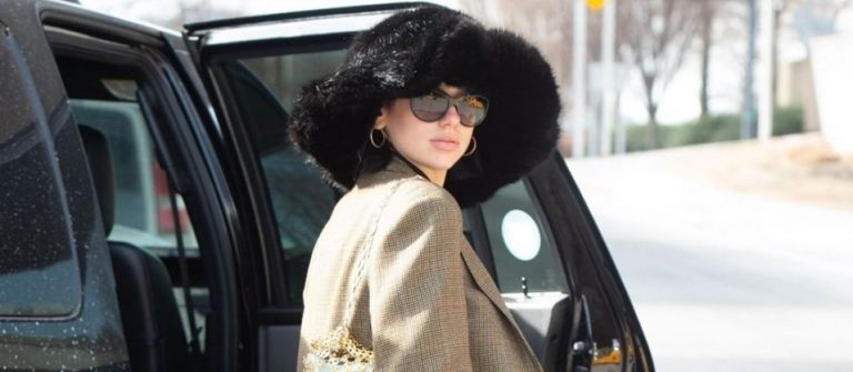 Dua Lipa’nın şapkası olay oldu
