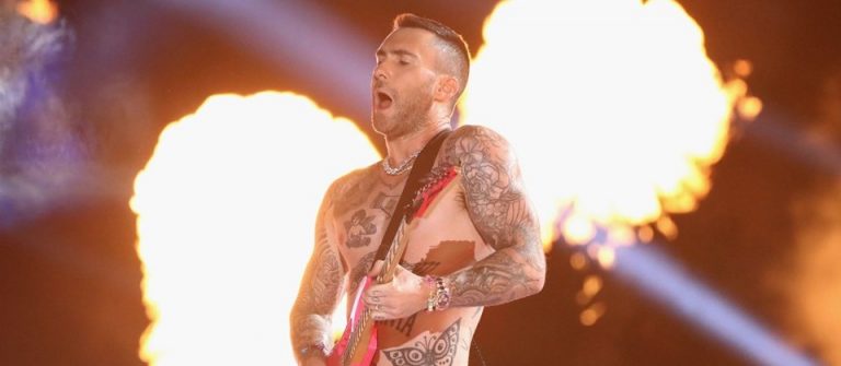 Super Bowl devre arasında Maroon 5 şovu