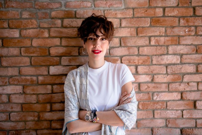 Bergüzar Korel’in Tek Kişilik Oyunu