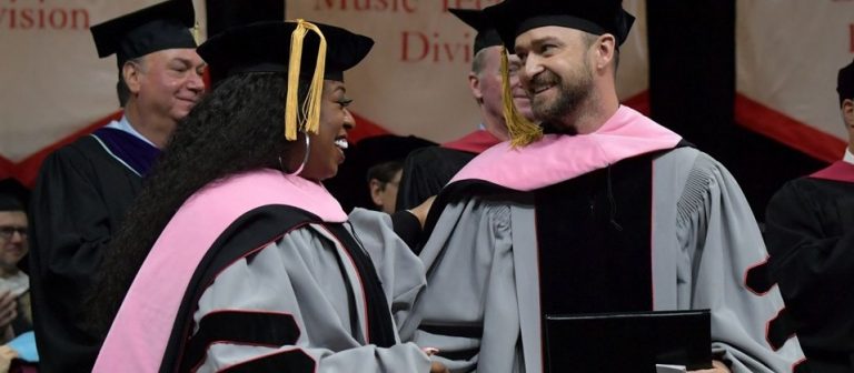 Justin Timberlake okulu bitirdi