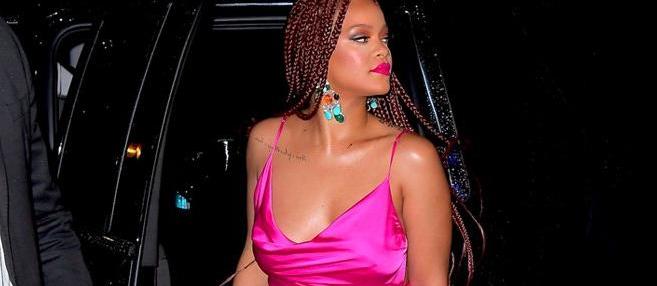 Rihanna hayranlarından sessiz bekleyiş
