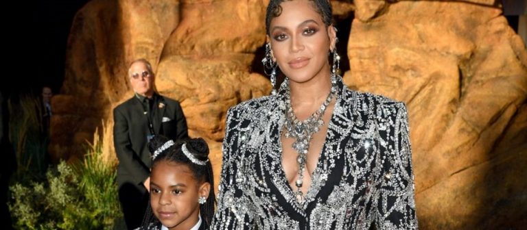 Beyonce kızıyla Aslan Kral galasında