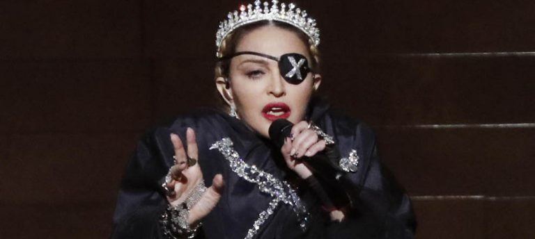 Madonna Ödülleri Kafasına Takmıyor