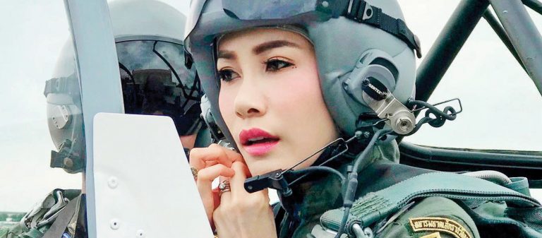 Kraliyet Sarayı’nın ‘resmi sevgili’ fotoğrafları siteyi çökertti