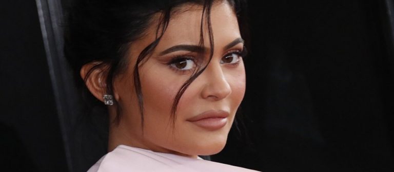 En genç milyarder Kylie Jenner taklit çanta kullandı