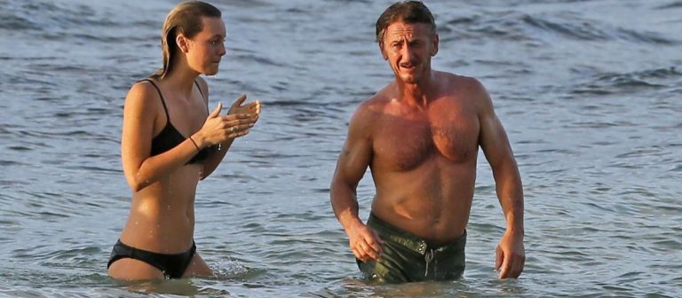 Sean Penn 31 yaş küçük sevgilisiyle tatilde