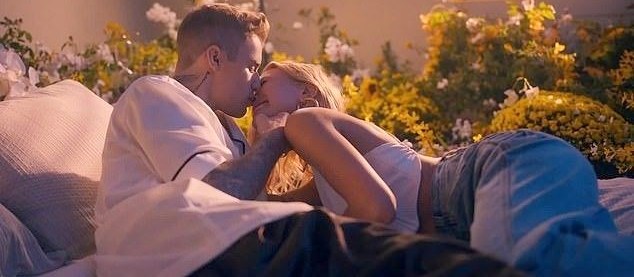 Justin Bieber ve Hailey Bieber’dan romantik klip
