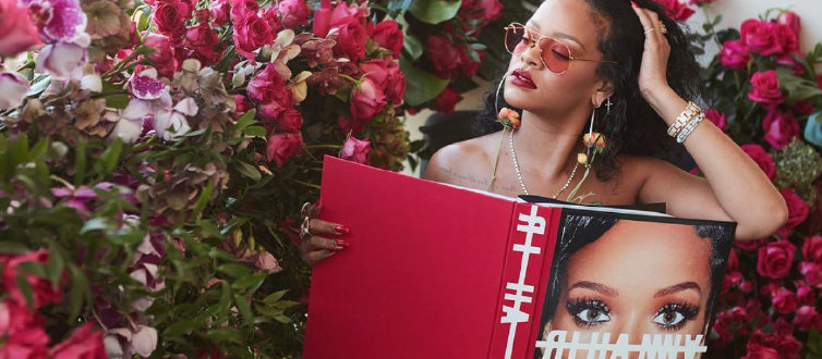 The Rihanna Book Satışta!