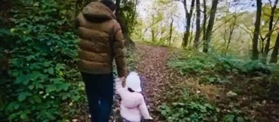 Tarkan ve kızının orman yürüyüşü