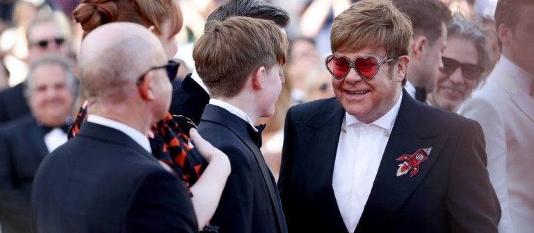 İngiltere’den Elton John’a özür