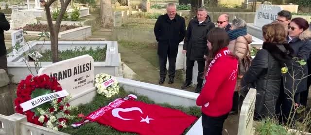 Birand vefatının 7 yıldönümünde mezarı başında anıldı