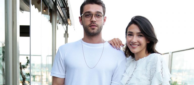 Furkan Andıç ve Aybüke Pusat aşkını kolyeleri ele verdi