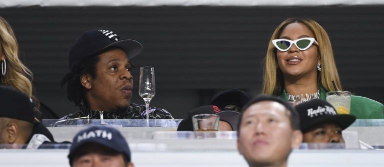 Jay-Z ulusal marşı protesto mu etti