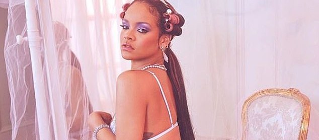 Rihanna iç çamaşırı mankeni