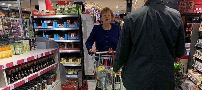 Angela Merkel corona günlerinde alışverişte