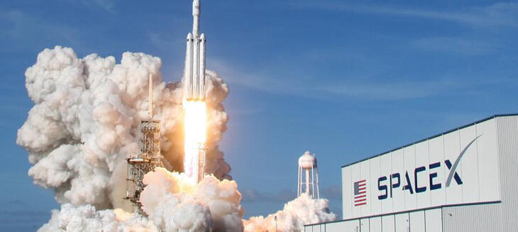 NASA SpaceX’e mürettebatlı uçuş için onay verdi