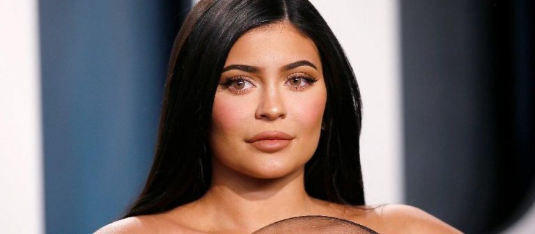 KYLIE JENNER KIZI İLE VOGUE KAPAĞINDA