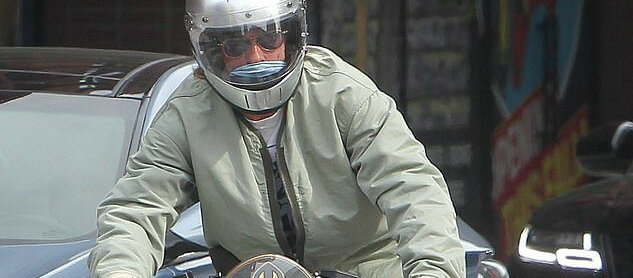 BRAD PITT FLOYD’UN PROTESTOSUNA KATILDI