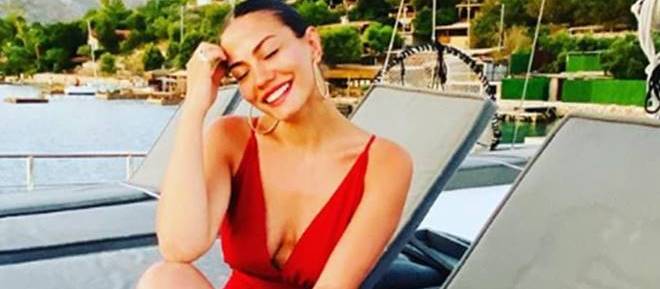 DEMET ÖZDEMİR SAADET ÖZSIRKINTI İLE TATİLDE