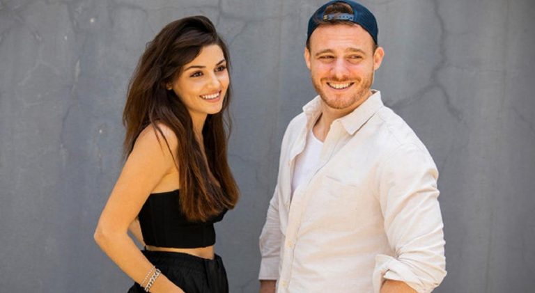 HANDE ERÇEL ARABADA POZ VERDİ