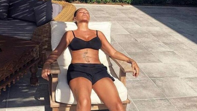 HAYRANLARI HÜLYA AVŞAR’A SİTEM ETTİ