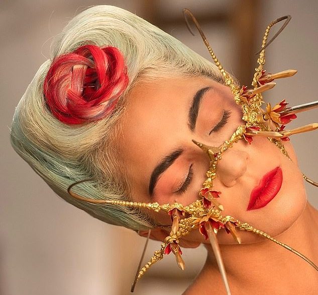 LADY GAGA’DAN YENİ KLİP POZU