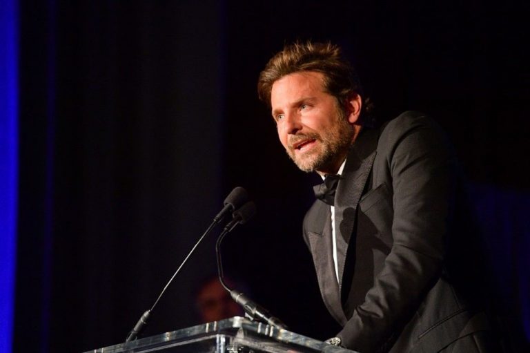 BRADLEY COOPER ‘ANNEM VİRÜS KAPARSA HER ŞEY BİTER’ DEDİ