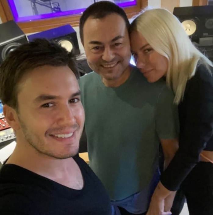 SERDAR ORTAÇ VE SEÇİL GÜR EL ELE FOTOĞRAF PAYLAŞTI