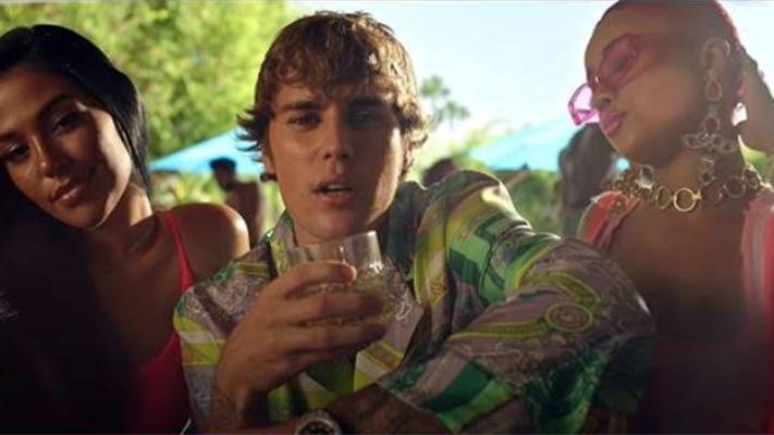 JUSTİN BİEBER, DJ KHALED VE DRAKE’İN “POPSTAR” ŞARKISININ KLİP YILDIZI OLDU.