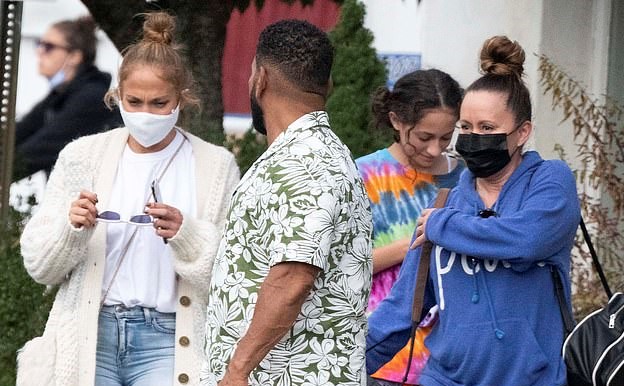 YENİ ŞARKISININ KLİBİNİ YAYINLADI