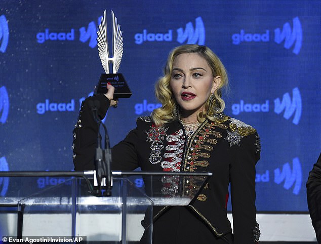 MADONNA, KENDİ HAYATINI KONU ALAN BİYOGRAFİK FİLMİNİ YÖNETECEK