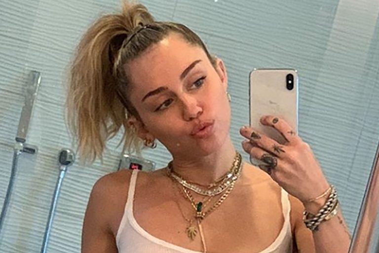MILEY CYRUS’DAN ÇIPLAK SELFIE