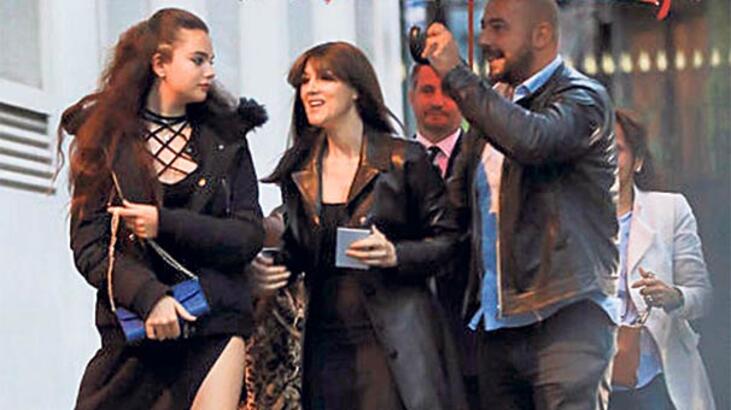 MONICA BELLUCCI’NİN KIZI DEVA, ANNESİNİN İZİNDE