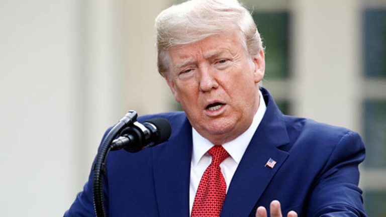 HERKES TRUMPTAN FELLİK FELLİK KAÇIYOR