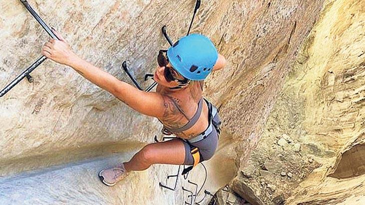 LADY GAGA, KAYA TIMANIŞI YAPTI