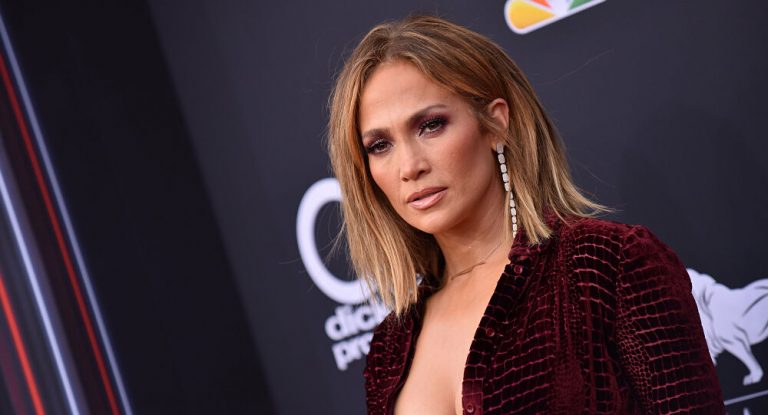 JENNIFER LOPEZ’DE EŞİTLİK TARTIŞMASINA KATILDI