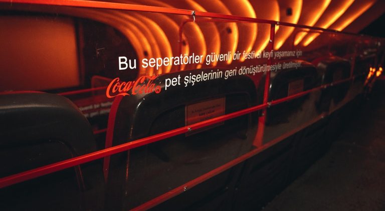 COCA COLA’DAN İKSV’YE GERİ DÖNÜŞÜM DESTEĞİ