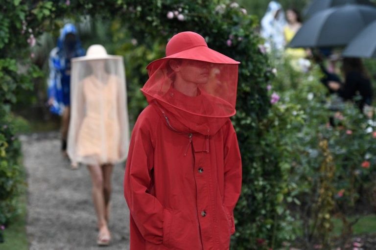 PANDEMİ DÖNEMİNİN MODASI BELLİ OLDU