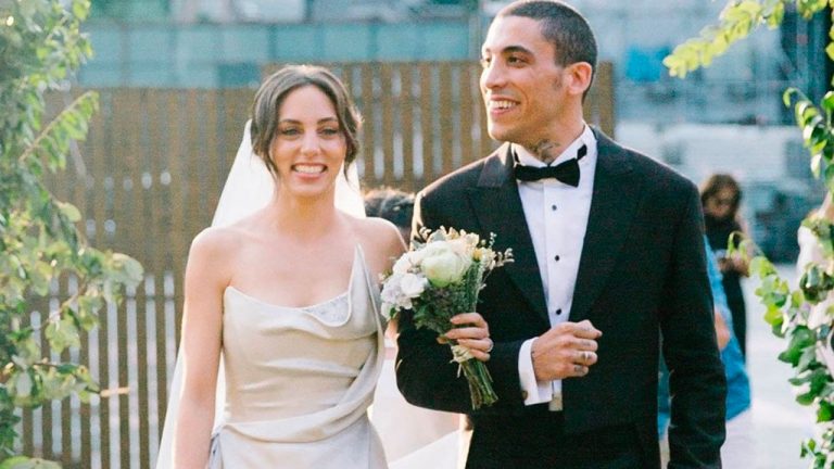 ÖYKÜ KARAYEL ANNE OLUYOR