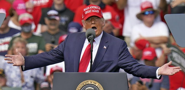 MELANIA TRUMP’TAN EŞİNE MİTİNG DESTEĞİ GELDİ