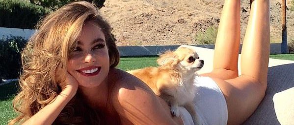 SOFIA VERGARA’DAN ÇEKİCİ POZLAR