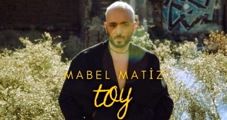 MABEL MATİZ’İN YENİ ŞARKISI TOY DİNLEYİCİLERLE BULUŞTU