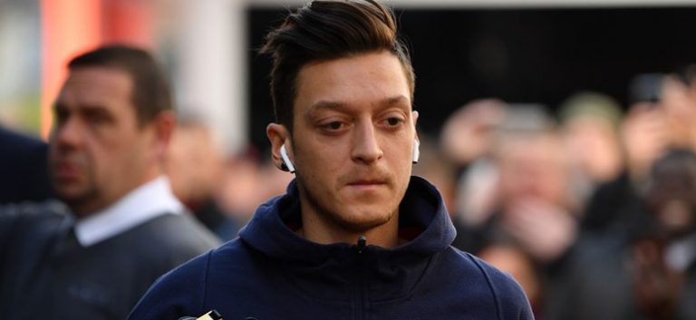 MESUT ÖZİL’DEN ÇOCUKLARA EĞİTİM BAĞIŞI