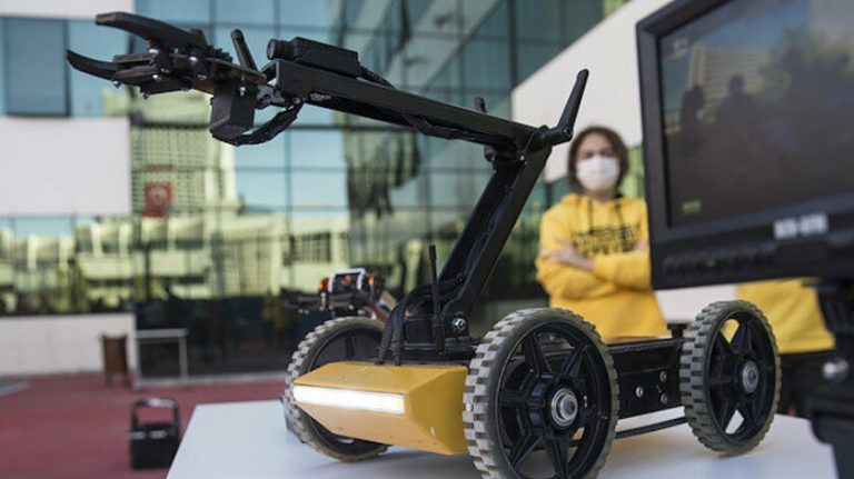 ANKARALI GENÇLER, BOMBA İMHA ROBOTU İCAT ETTİLER