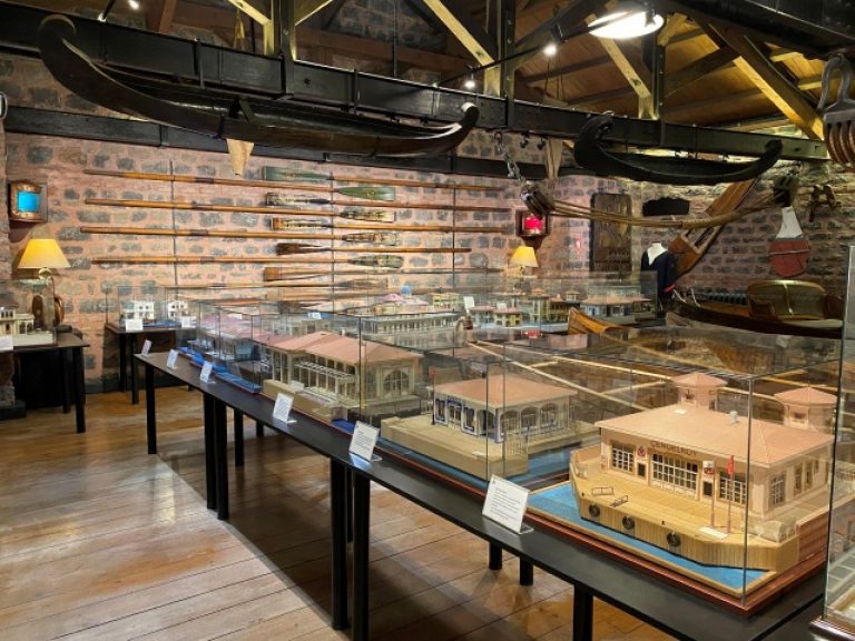 İSTANBUL İSKELELERİ RAHMİ KOÇ MÜZESİNDE SERGİLENİYOR